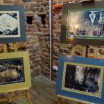 "Tęsknota" - nowa wystawa zorganizowana na ostatniej kondygnacji Bramy Opatowskiej w Sandomierzu / Grażyna Szlęzak-Wójcik / Radio Kielce