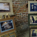 "Tęsknota" - nowa wystawa zorganizowana na ostatniej kondygnacji Bramy Opatowskiej w Sandomierzu / Grażyna Szlęzak-Wójcik / Radio Kielce