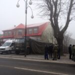 Jędrzejów. Żołnierze z Centralnego Ośrodka Analizy Skażeń z Warszawy zabezpieczyli dwa pojemniki z tajemniczą substancją / Ewa Pociejowska - Gawęda / Radio Kielce