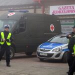 Jędrzejów. Żołnierze z Centralnego Ośrodka Analizy Skażeń z Warszawy zabezpieczyli dwa pojemniki z tajemniczą substancją / Ewa Pociejowska - Gawęda / Radio Kielce