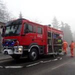 Jędrzejów. Żołnierze z Centralnego Ośrodka Analizy Skażeń z Warszawy zabezpieczają dwa pojemniki z tajemniczą substancją / Ewa Pociejowska - Gawęda / Radio Kielce