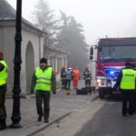 Jędrzejów. Żołnierze z Centralnego Ośrodka Analizy Skażeń z Warszawy zabezpieczają dwa pojemniki z tajemniczą substancją / Ewa Pociejowska - Gawęda / Radio Kielce