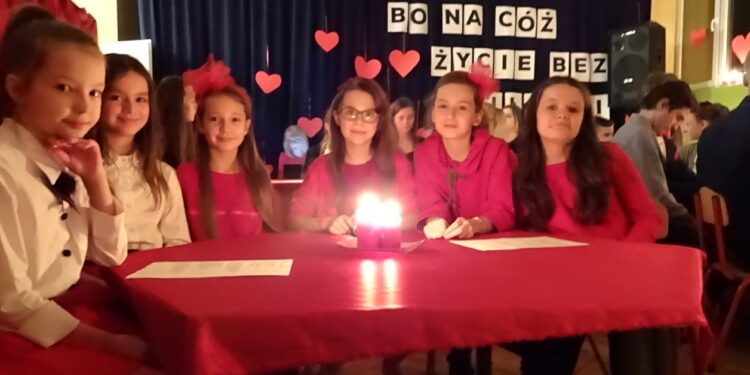 Jędrzejów. Walentynkowe Spotkania z Muzyką i Poezją Miłosną / Ewa Pociejowska - Gawęda / Radio Kielce