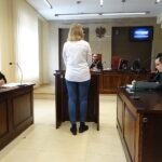 15.02.2018 Jędrzejów. Sąd rejonowy. Rozprawa w sprawie matki 14 -miesięcznej dziewczynki, która w maju ub. roku wypadła z okna mieszkania na czwartym piętrze bloku w Jędrzejowie / Ewa Pociejowska-Gawęda / Radio Kielce