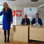 Spotkanie dyrektora ARiMR z rolnikami z powiatu jędrzejowskiego. Po lewej: Małgorzata Erlich - Smurzyńska  dyrektor Świętokrzyskiego Oddziału Regionalnego Agencji Restrukturyzacji i Modernizacji Rolnictwa w Kielcach / Ewa Pociejowska-Gawęda / Radio Kielce