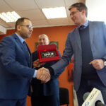 Arabska spółka APCO zainwestuje w Jędrzejowie. Na zdjęciu Mahmoud Othman - prezes spółki APCO oraz Adam Jarubas - marszałek województwa świętokrzyskiego / Ewa Pociejowska-Gawęda / Radio Kielce