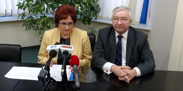 Od lewej: starosta starachowicki Danuta Krepa i poseł PiS Krzysztof Lipiec / Tomasz Piwko / Radio Kielce