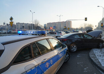 Trzy auta zderzyły się na skrzyżowaniu alei IX Wieków Kielc i ulicy Winnickiej / Kamil Król / Radio Kielce