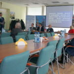 Władze gminy Sitkówka-Nowiny rozdały Karty Seniora / Marcin Różyc / Radio Kielce