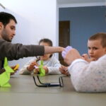 BWA. Warsztaty z origami / Marcin Różyc / Radio Kielce