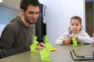 BWA. Warsztaty z origami / Marcin Różyc / Radio Kielce