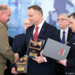 Uroczystość wręczenia przez prezydenta RP Andrzeja Dudę statuetek laureatom konkursu "Pracodawca przyjazny pracownikom" / Jakub Szymczuk / KPRP