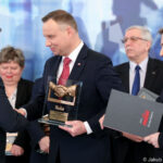 Uroczystość wręczenia przez prezydenta RP Andrzeja Dudę statuetek laureatom konkursu "Pracodawca przyjazny pracownikom" / Jakub Szymczuk / KPRP