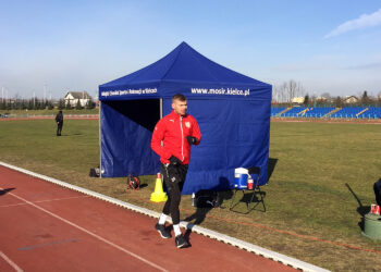 Testy wydolnościowe piłkarzy Korony Kielce na stadionie lekkoatletycznym / Rafał Szymczyk / Radio Kielce