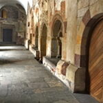 Opactwo cystersów w Wąchocku pojawi się w kolejnych odcinkach serialu "Korona Królów". / Marlena Płaska / Radio Kielce