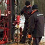 Kielce. Rozpoczęły się wiercenia niezbędne do badań geologicznych gruntu na działce, na której ma powstać centralne laboratorium Głównego Urzędu Miar / Robert Szumielewicz / Radio Kielce