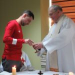 Bp Marian Florczyk odprawił niedzielną Mszę św. dla polskich olimpijczyków / Diecezja Kielecka / Radio Kielce
