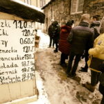 08.02.2018 Kielce. Tłusty Czwartek. Kolejka po pączki do piekarni przy ulicy Wesołej / Jarosław Kubalski / Radio Kielce