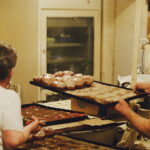 08.02.2018 Kielce. Tłusty Czwartek. Kolejka po pączki do piekarni przy ulicy Wesołej / Jarosław Kubalski / Radio Kielce