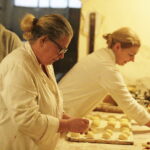 08.02.2018 Kielce. Tłusty Czwartek. Kolejka po pączki do piekarni przy ulicy Wesołej / Jarosław Kubalski / Radio Kielce