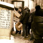 08.02.2018 Kielce. Tłusty Czwartek. Kolejka po pączki do piekarni przy ulicy Wesołej / Jarosław Kubalski / Radio Kielce