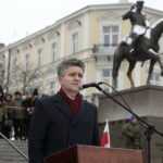 09.02.2018 Kielce. Przysięga wojskowa elewów służby przygotowawczej do Narodowych Sił Rezerwowych. Senator Krzysztof Słoń / Jarosław Kubalski / Radio Kielce