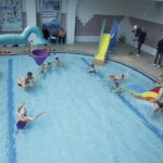 12.02.018 Nowiny. Basen Perła. Ferie. Szkółka pływacka dla dzieci zorganizowana przez TVP3 Kielce / Jarosław Kubalski / Radio Kielce