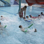 12.02.018 Nowiny. Basen Perła. Ferie. Szkółka pływacka dla dzieci zorganizowana przez TVP3 Kielce / Jarosław Kubalski / Radio Kielce