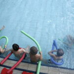 12.02.018 Nowiny. Basen Perła. Ferie. Szkółka pływacka dla dzieci zorganizowana przez TVP3 Kielce / Jarosław Kubalski / Radio Kielce