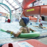 12.02.018 Nowiny. Basen Perła. Ferie. Szkółka pływacka dla dzieci zorganizowana przez TVP3 Kielce / Jarosław Kubalski / Radio Kielce