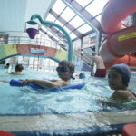 12.02.018 Nowiny. Basen Perła. Ferie. Szkółka pływacka dla dzieci zorganizowana przez TVP3 Kielce / Jarosław Kubalski / Radio Kielce