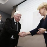 14.02.2018 Kielce. Przystanek Historia. IPN wzbogacił się o zbiory rodzinne trzech oficerów Obwodu AK Sandomierz. Krzysztof Zarobkiewicz - syn kapitana Ignacego Zarobkiewicza "Swojaka i naczelnik kieleckiej delegatury IPN dr Dorota Koczwańska-Kalita / Jarosław Kubalski / Radio Kielce