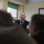 15.02.2018 Końskie. Nadzwyczajna sesja rady powiatu w sprawie podwyżek dla lekarzy szpitala powiatowego. Starosta konecki Bogdan Soboń / Jarosław Kubalski / Radio Kielce