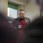 15.02.2018 Końskie. Nadzwyczajna sesja rady powiatu w sprawie podwyżek dla lekarzy szpitala powiatowego. Dyrektor szpitala Wojciech Przybylski / Jarosław Kubalski / Radio Kielce