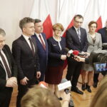 19.02.2018 Kielce Nowy sprzęt dla OSP. Konferencja w Świętokrzyskim Urzędzie Wojewódzkim. Poseł Bogdan Latosiński, senator Krzysztof Słoń, poseł Andrzej Kryj, poseł Maria Zuba, Minister Sprawiedliwości Zbigniew Ziobro, wojewoda Agata Wojtyszek, senator Jarosław Rusiecki i Mariusz Gosek, ekspert ministra sprawiedliwości ds. weryfikacji wniosków / Jarosław Kubalski / Radio Kielce