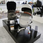 21.02.2018 Kielce. IX Międzynarodowe Targi Zabawek i Artykułów dla Matki i Dziecka KIDS’ TIME. Wózek Aston Martin / Jarosław Kubalski / Radio Kielce