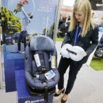 21.02.2018 Kielce. IX Międzynarodowe Targi Zabawek i Artykułów dla Matki i Dziecka KIDS’ TIME. Fotelik z poduszkami powietrznymi / Jarosław Kubalski / Radio Kielce