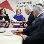 26.02.2018 Kielce. Wojewoda Agata Wojtyszek i poseł PiS Anna Krupka wręczyły samorządowcom promesy na zadania związane z zabezpieczeniem wąwozów lessowych / Jarosław Kubalski / Radio Kielce