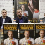 25.11.2017 Kielce. EMPiK w Galerii korona. Spotkanie z Grzegorzem Tkaczykiem, Wojciechem Demusiakiem i Dariuszem Faronem  autorami autobiografii Grzegorza Tkaczyka "Niedokończona gra" / Jarosław Kubalski / Radio Kielce
