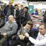 25.11.2017 Kielce. EMPiK w Galerii korona. Spotkanie z Grzegorzem Tkaczykiem, Wojciechem Demusiakiem i Dariuszem Faronem  autorami autobiografii Grzegorza Tkaczyka "Niedokończona gra" / Jarosław Kubalski / Radio Kielce