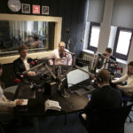 Studio Polityczne Radia Kielce. Magdalena Fogiel-Litwinek - Ruch Kukiz’15, Krzysztof Słoń - senator Prawa i Sprawiedliwości, Marek Szczepanik - PSL, Piotr Kopacz - Nowoczesna, Marzena Okła-Drewnowicz - poseł Platformy Obywatelskiej / Jarosław Kubalski / Radio Kielce