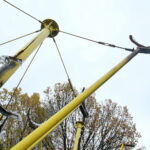 Otoczenie Cedzyny. Zniszczony plac zabaw / Marzena Mąkosa / Radio Kielce