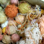 Wizyta Anny Mnatsakanyan w Zespole Państwowych Szkół Plastycznych im. J. Szermentowskiego. Włóczki / Marzena Mąkosa / Radio Kielce