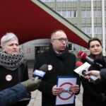 Konferencja PO ws powołania prof Chazana na konsultanta wojewódzkiego ds ginekologii. Na zdjęciu: Agata Wojda - radna PO, Artur Gierada - poseł na sejm RP i Marzena Okła - Drenowicz - posłanka PO / Marzena Mąkosa / Radio Kielce