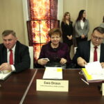 Komisja ds Polski Wschodniej Związku Województw RP w hotelu Tęczowy Młyn. Na zdjęciu: Piotr Rzetelski - Radny Województwa Lubelskiego, Ewa Draus - Radna Województwa Podkarpackiego, Zbigniew Pietrzak - Radny Województwa Warmińsko - Mazurskiego. / Marzena Mąkosa / Radio Kielce