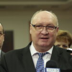 Komisja ds Polski Wschodniej Związku Województw RP w hotelu Tęczowy Młyn. Na zdjęciu: Jan Bobek - Przewodniczący Sejmiku Województwa Warmińsko - Mazurskiego  / Marzena Mąkosa / Radio Kielce