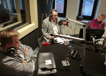 Punkty widzenia. Na zdjęciu: Leszek Smorąg - specjalista onkolog-ginekolog z ŚCO, Zdzisław Kałamaga - rzecznik kieleckiej delegatury Najwyższej Izby Kontroli i Halina Cecot - honorowy prezes Świętokrzyskiego Klubu Amazonki / Marzena Mąkosa / Radio Kielce