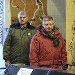 Żołnierze na Świętym Krzyżu. Po prawej senator PiS Jarosław Rusiecki - przewodniczący senackiej Komisji Obrony Narodowej / Marzena Mąkosa / Radio Kielce