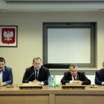 Spotkanie w Starostwie Powiatowym. Na zdjęciu: Michał Godowski - starosta kielecki, Marek Szczepanik - członek Zarządu Województwa Świętokrzyskiego, Edmund Kaczmarek - starosta jędrzejowski, Jerzy Suliga - starosta włoszczowski / Marzena Mąkosa / Radio Kielce