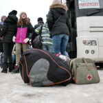 Punkt kontroli autokarów na parkingu przy stadionie piłkarskim przy ulicy Ściegiennego w Kielcach / Marzena Mąkosa / Radio Kielce